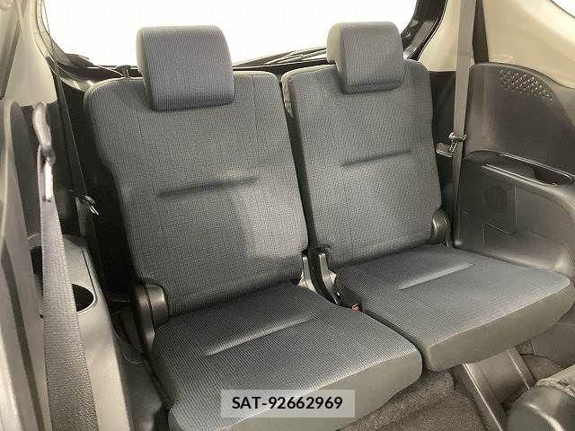 Toyota SIENTA 2017-01 8246682-11