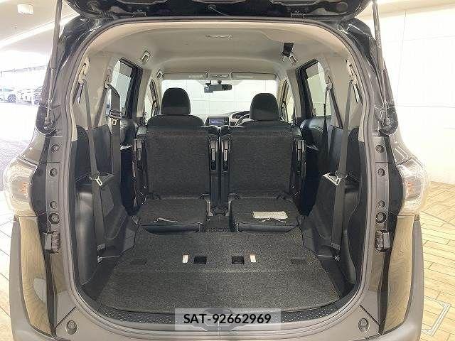 Toyota SIENTA 2017-01 8246682-12