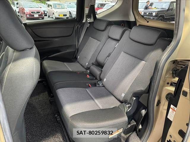 Toyota SIENTA 2019-07 8246684-18