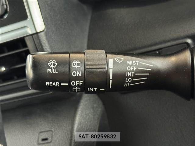 Toyota SIENTA 2019-07 8246684-26