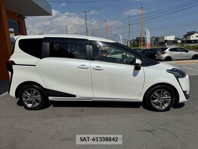 Toyota SIENTA 2018-02 8246685-10