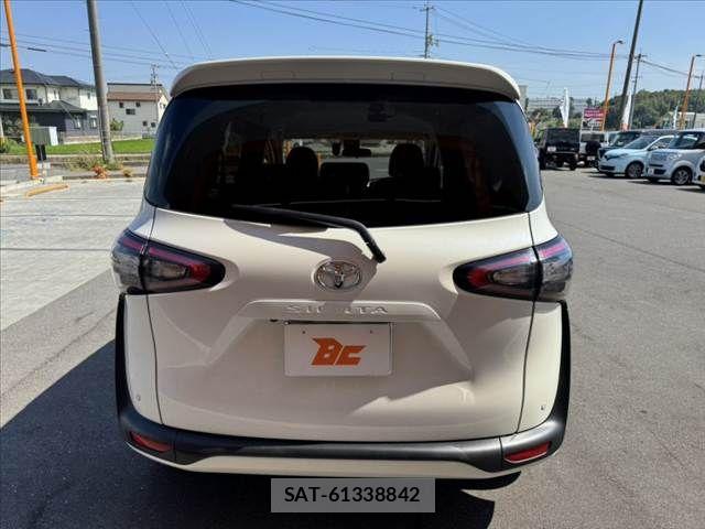 Toyota SIENTA 2018-02 8246685-13