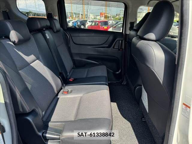 Toyota SIENTA 2018-02 8246685-16