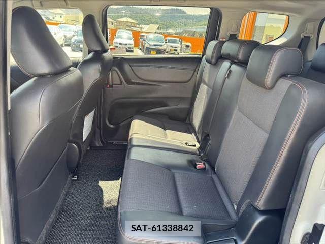 Toyota SIENTA 2018-02 8246685-18
