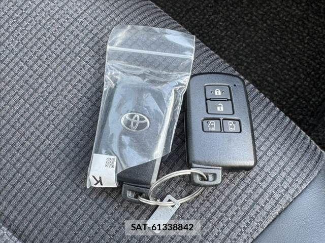 Toyota SIENTA 2018-02 8246685-6
