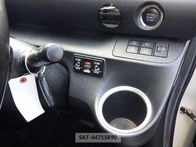 Toyota SIENTA 2019-10 8252229-6