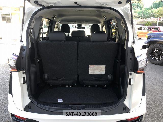 Toyota SIENTA 2018-02 8317056-17