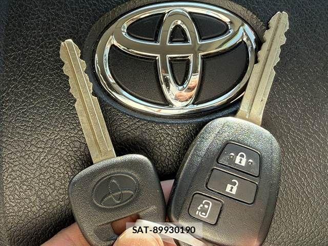 Toyota SIENTA 2016-04 8317061-26