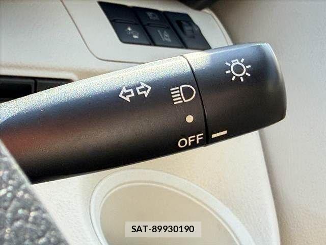 Toyota SIENTA 2016-04 8317061-27