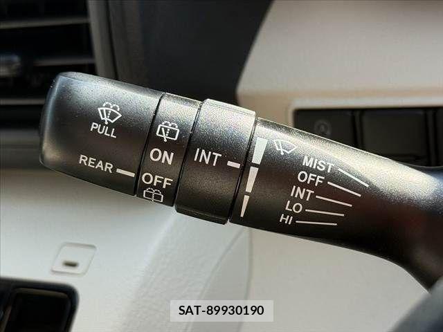 Toyota SIENTA 2016-04 8317061-28