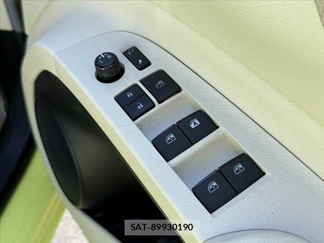 Toyota SIENTA 2016-04 8317061-29