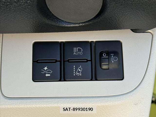 Toyota SIENTA 2016-04 8317061-5