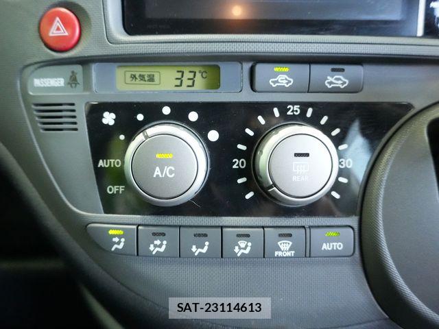 Toyota SIENTA 2012-11 8317068-11