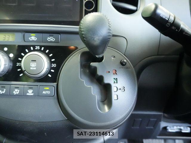 Toyota SIENTA 2012-11 8317068-12