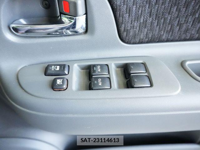 Toyota SIENTA 2012-11 8317068-14