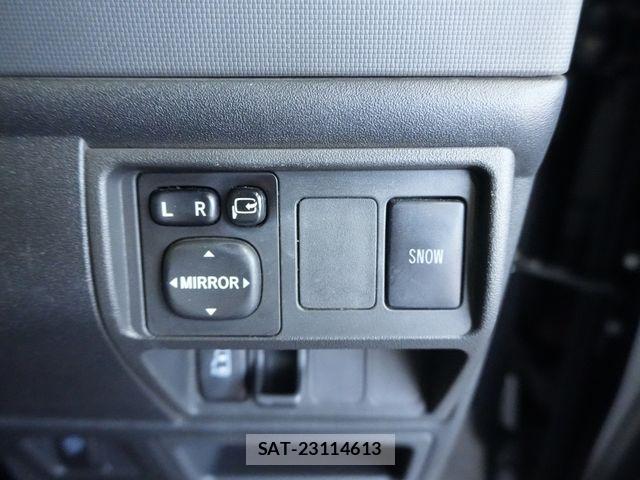 Toyota SIENTA 2012-11 8317068-15