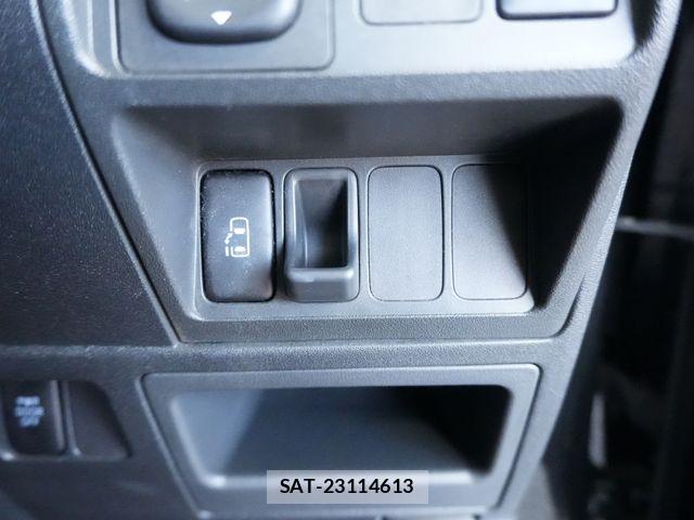 Toyota SIENTA 2012-11 8317068-16