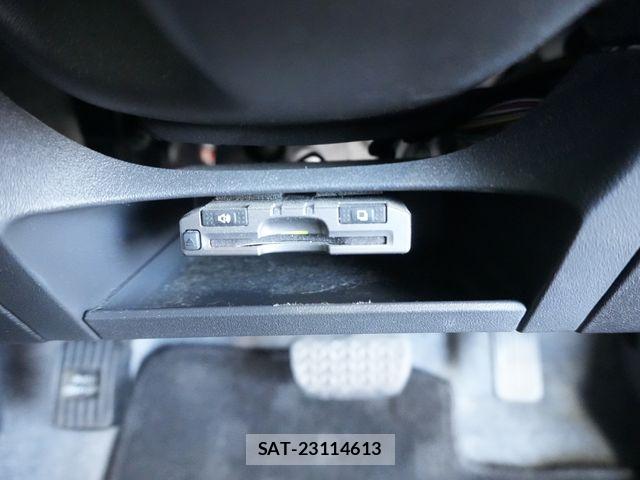 Toyota SIENTA 2012-11 8317068-17