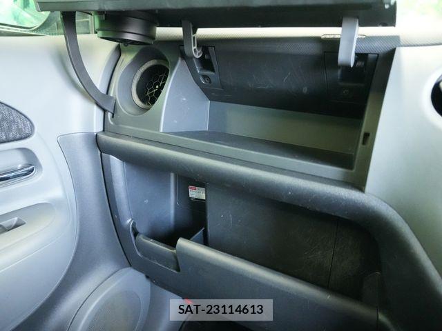 Toyota SIENTA 2012-11 8317068-18