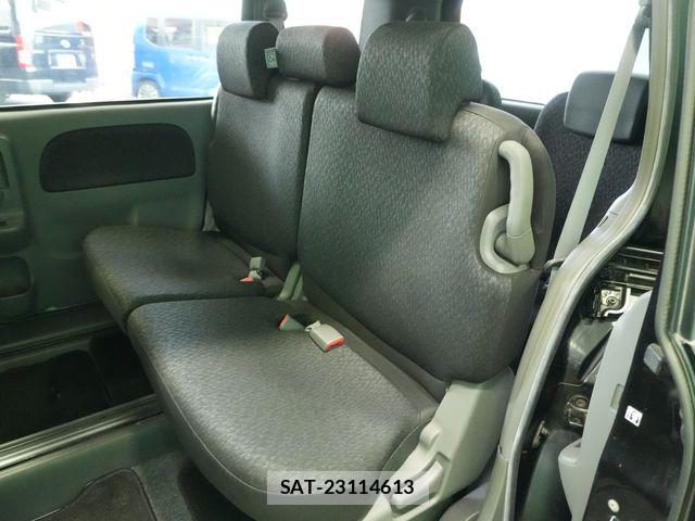 Toyota SIENTA 2012-11 8317068-26