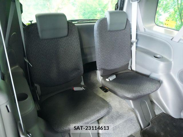 Toyota SIENTA 2012-11 8317068-27