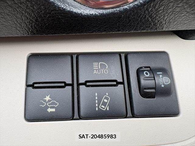 Toyota SIENTA 2016-09 8317059-6