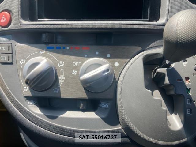 Toyota SIENTA 2011-10 8317070-8