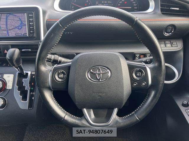 Toyota SIENTA 2017-03 8317065-15