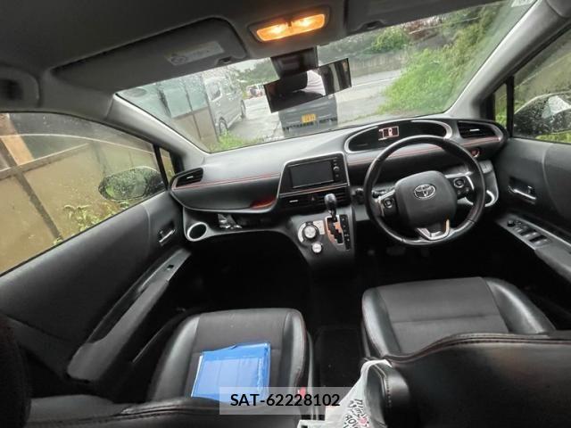 Toyota SIENTA 2017-10 8317067-14