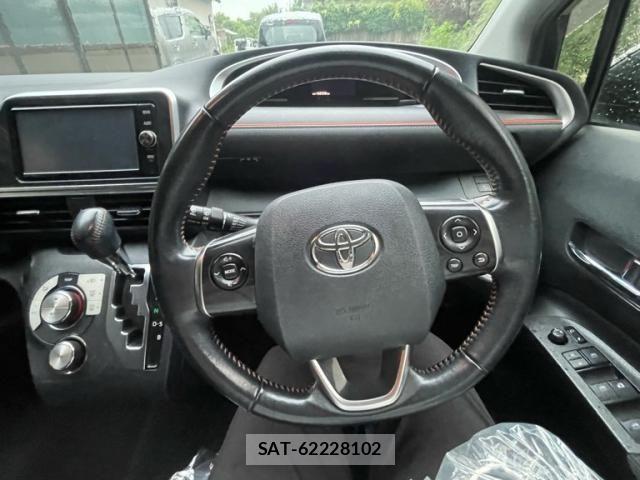 Toyota SIENTA 2017-10 8317067-15