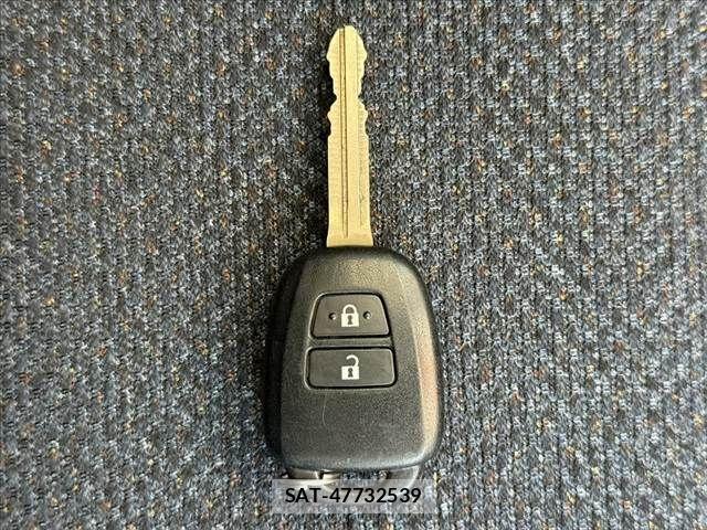 Toyota SIENTA 2016-01 8317062-6