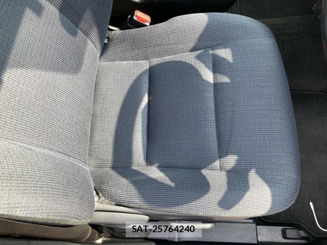 Toyota SIENTA 2017-03 8317069-13