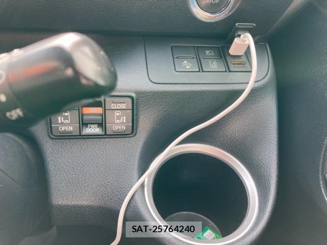 Toyota SIENTA 2017-03 8317069-25