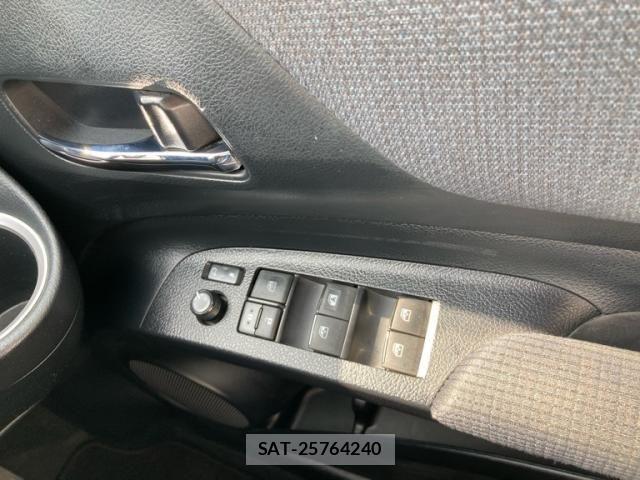 Toyota SIENTA 2017-03 8317069-26