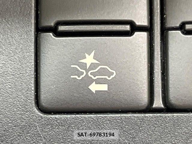 Toyota SIENTA 2017-06 8317058-6