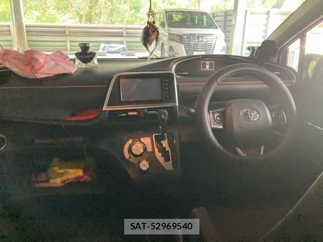 Toyota SIENTA 2015-09 8317071-11