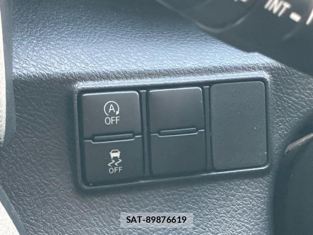 Toyota SIENTA 2018-02 8317066-15