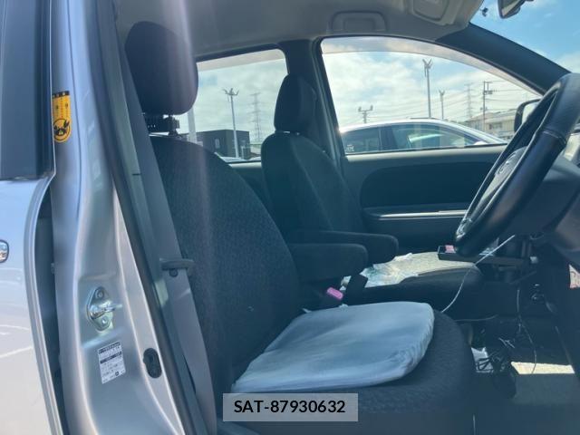 Toyota SIENTA 2013-09 8337864-11