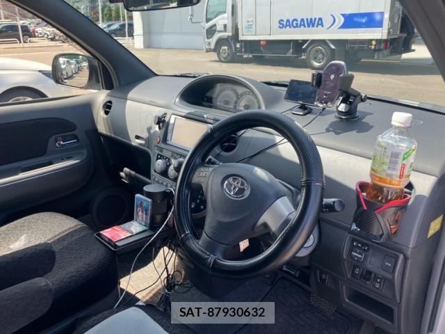 Toyota SIENTA 2013-09 8337864-15