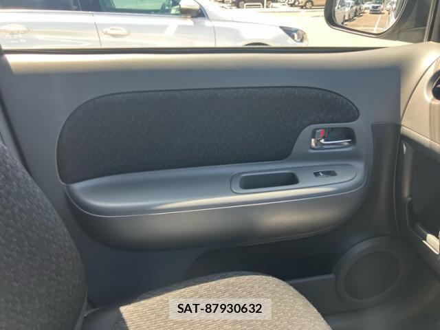 Toyota SIENTA 2013-09 8337864-23