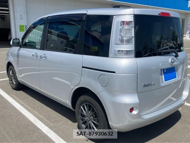 Toyota SIENTA 2013-09 8337864-4
