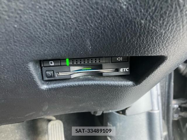 Toyota SIENTA 2015-08 8337861-24