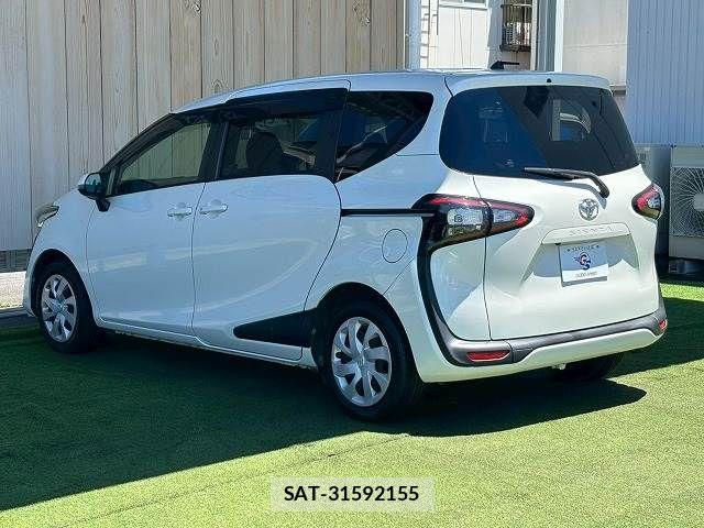 Toyota SIENTA 2016-02 8337855-16