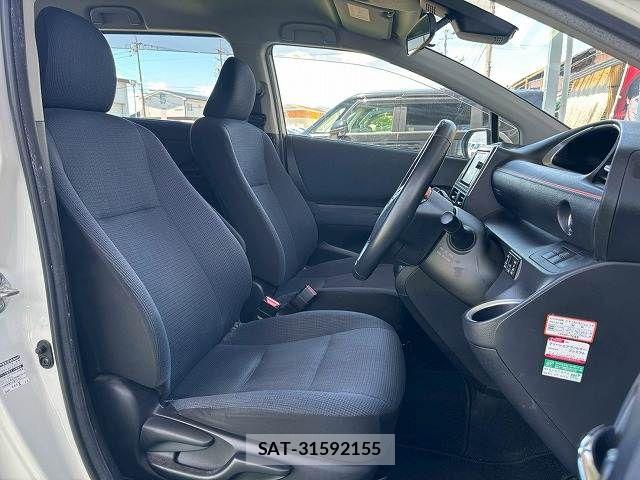 Toyota SIENTA 2016-02 8337855-6
