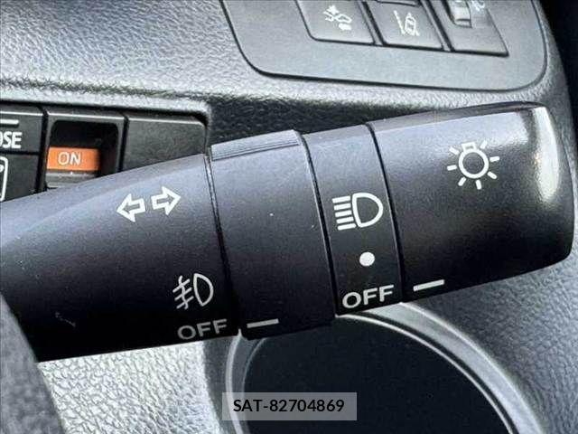 Toyota SIENTA 2017-11 8337857-25