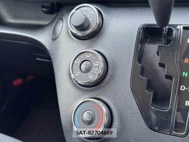 Toyota SIENTA 2017-11 8337857-27