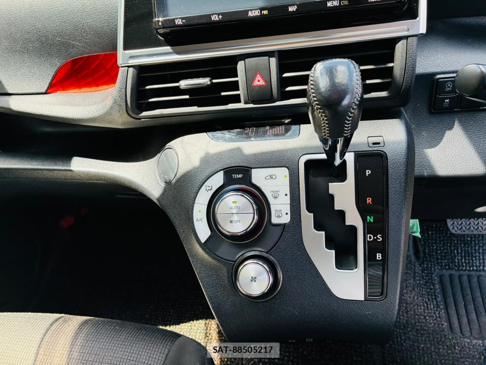 Toyota SIENTA 2019-07 8252487-18