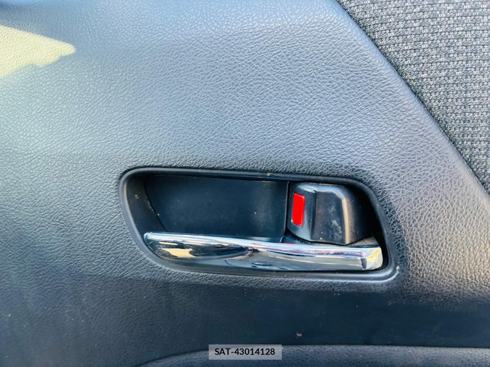 Toyota SIENTA 2019-07 8299085-19