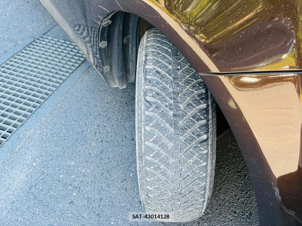 Toyota SIENTA 2019-07 8299085-31