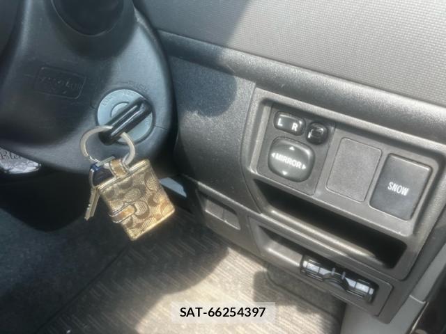 Toyota SIENTA 2011-11 8355600-11